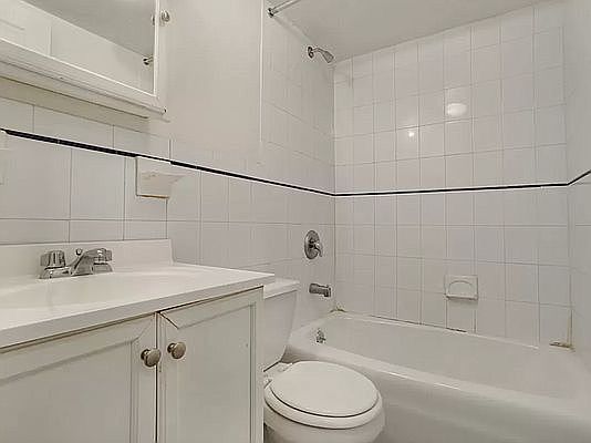 5th image of 304 E 83rd St #4VV