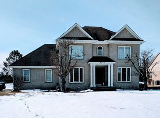 4364 Oak Pointe Dr, Brighton, MI