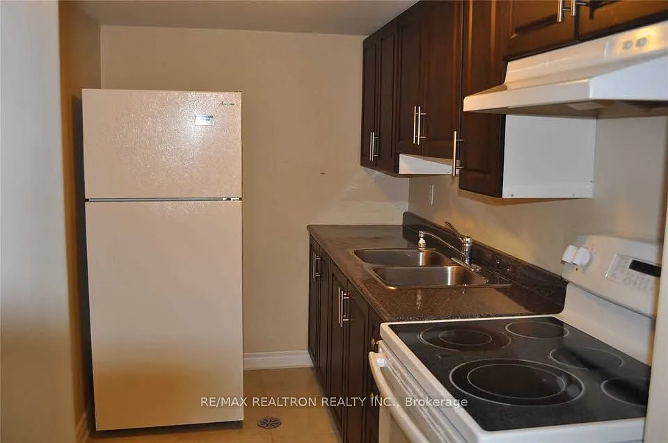 Building Photo - 75 Highhill Dr #BASEMENT