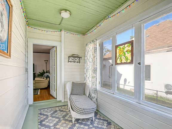 3rd image of 335 SW Court Ave