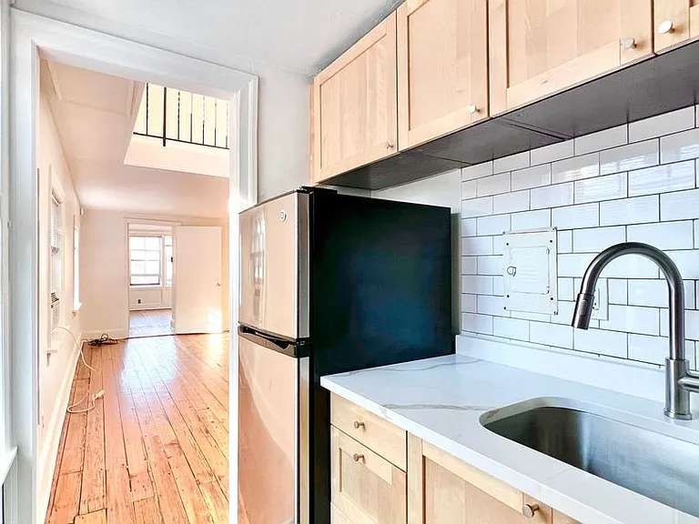 1018 Clinton St #3R — Photo 11