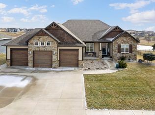 2564 Nicklaus Blvd, Sioux City, IA 51106