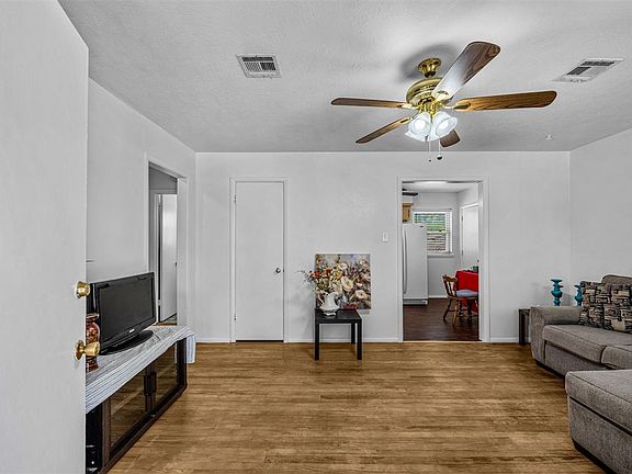 4th image of 406 NW 56th St