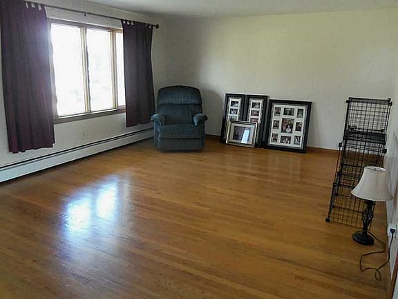4th image of 43 Bayview Dr
