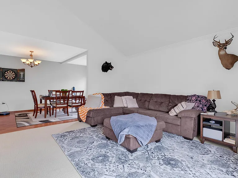 1060 Pebble Dr — Photo 5