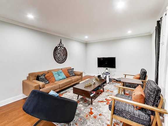 4th image of 6400 N Ridge Blvd APT 402