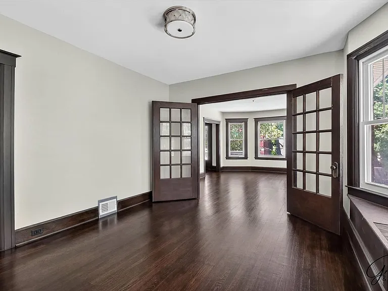 1923 W Bethune - James Landy — Photo 5