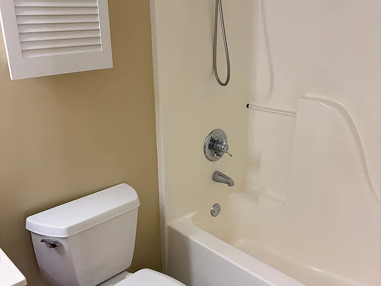 upstairs full bathroom