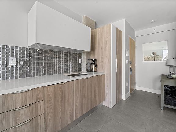 5th image of 1215 West Ave #409