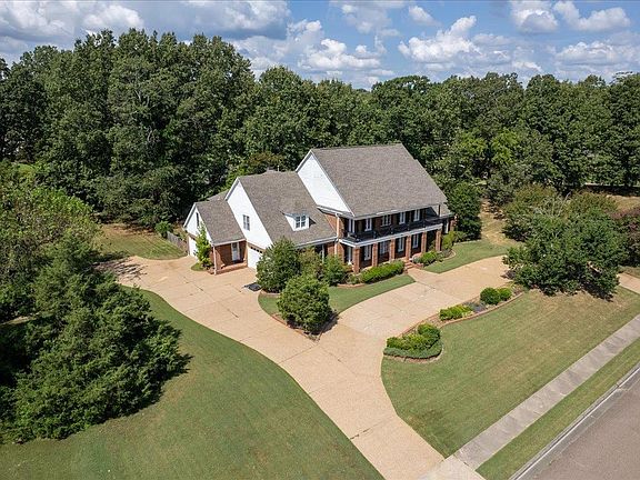 3rd image of 9551 Fox Hill Cir S