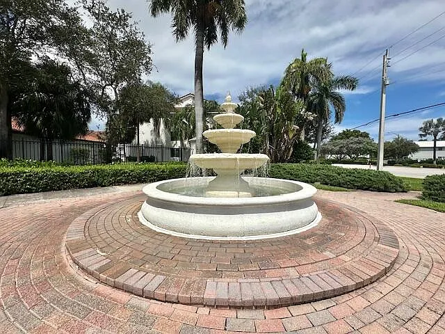 615 Villa Cir — Photo 36