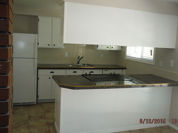 4th image of 5915 N Oxford Dr