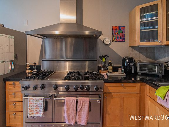 4th image of 3707 N Bosworth Ave #2