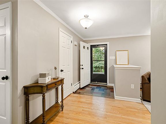 4th image of 3598 Laurel Ln