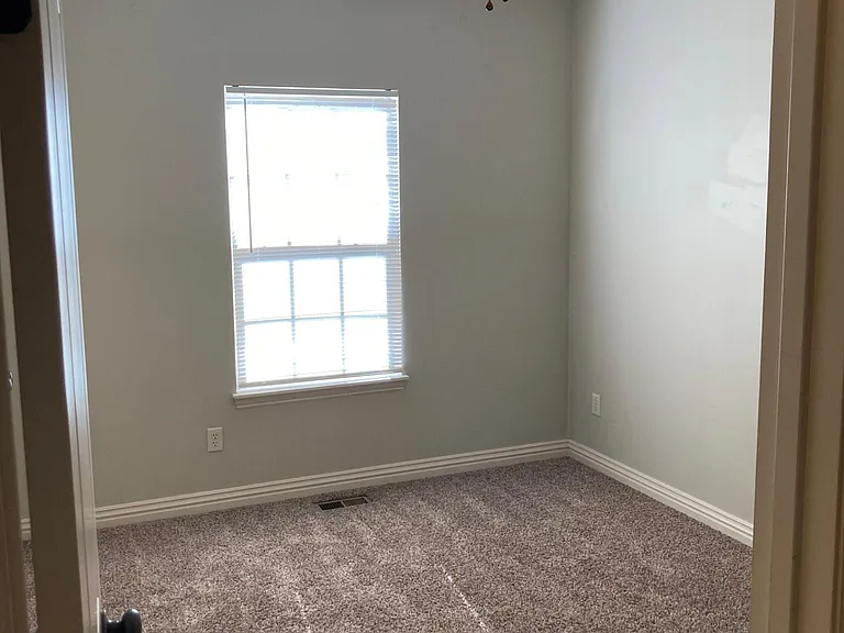 2652 E Delmar St — Photo 14
