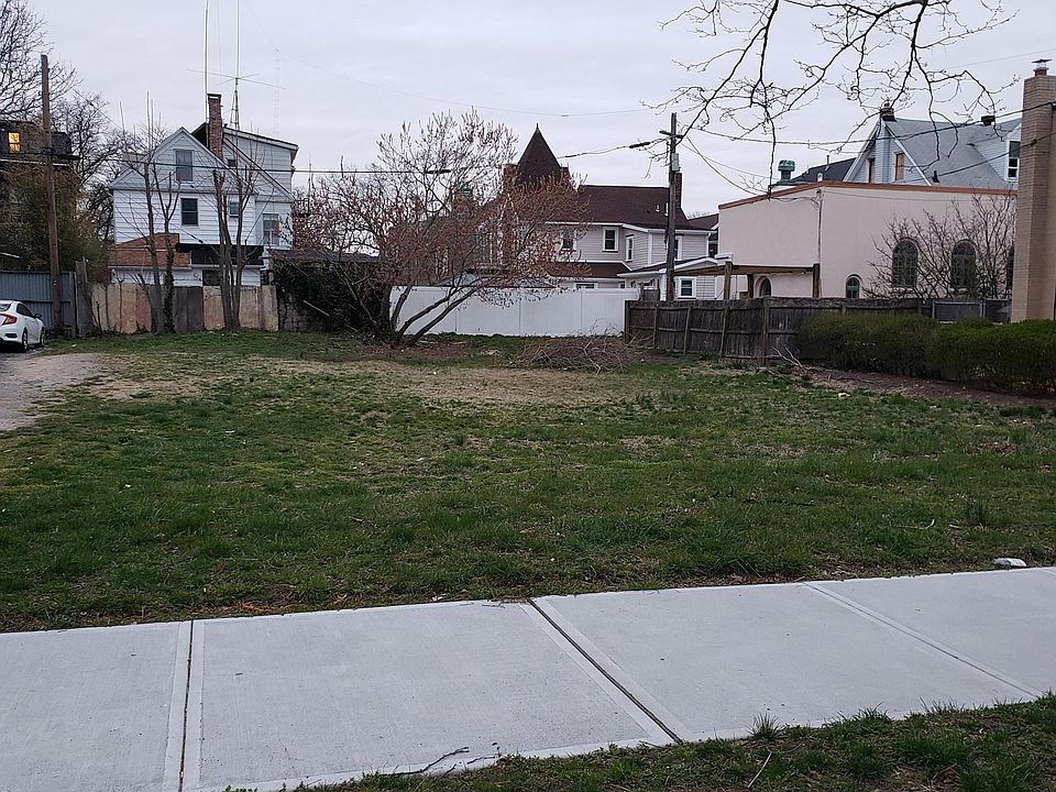 2nd image of 507 Sewall Ave