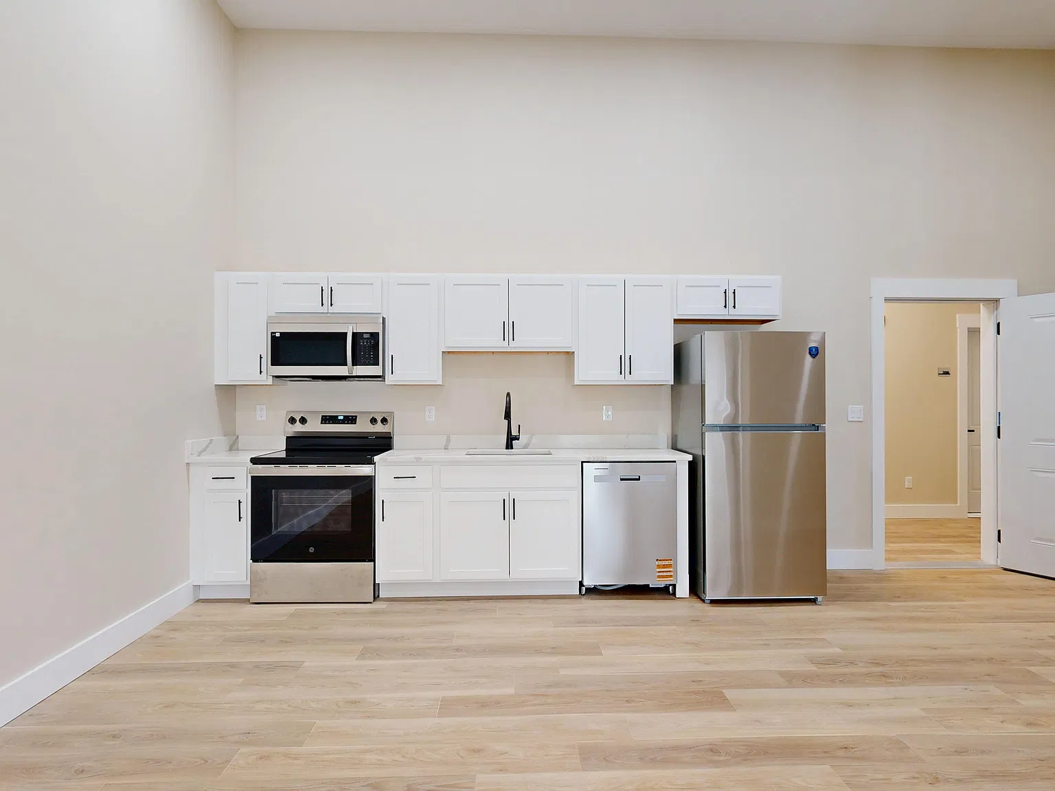 2 bed, 1000 sqft, $2,200 — Photo 4