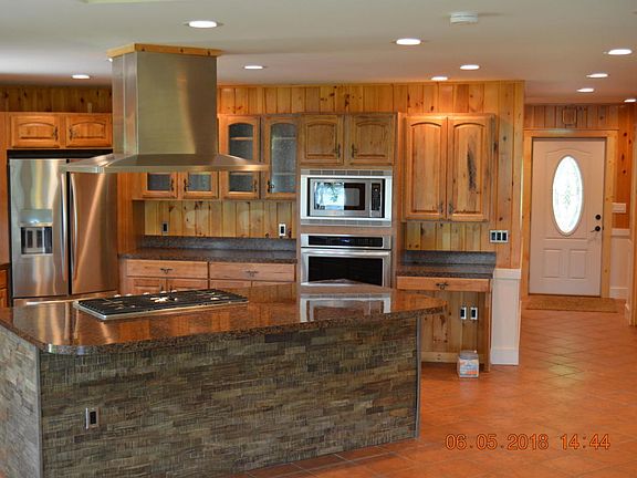 4th image of 2355 Riverbank St NE