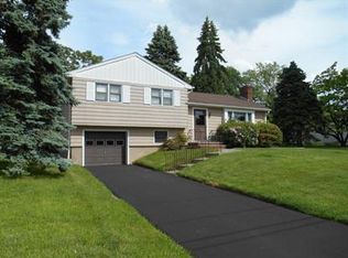 18 Manor Dr, Wayne, NJ 07470