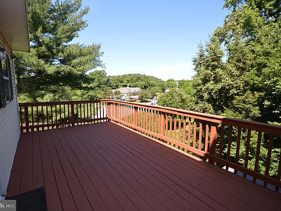 3rd image of 101 Aston Ct