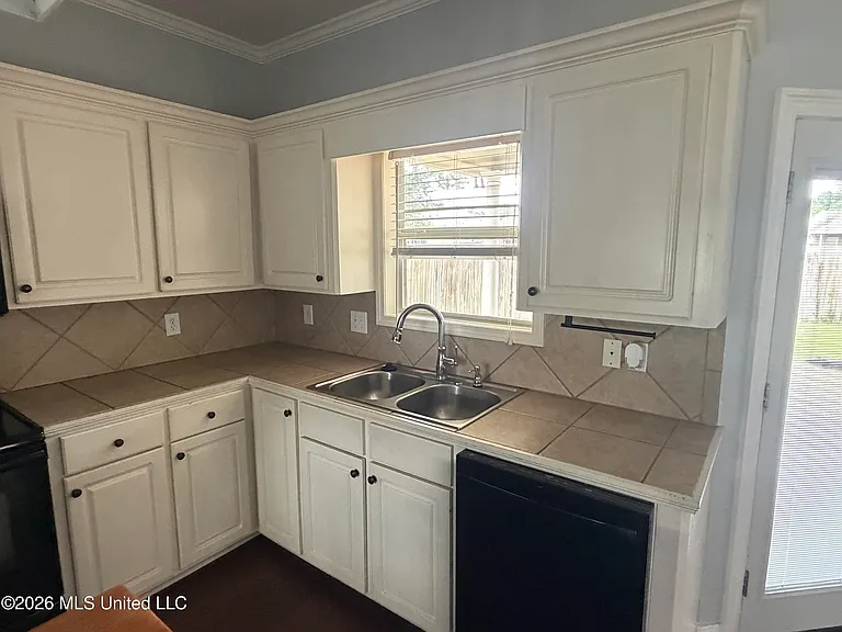 716 Hartwood Cv — Photo 6