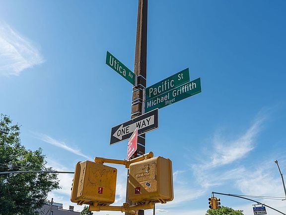 4th image of 72 Utica Ave