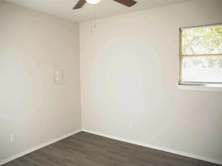 2498 Yorktown Dr — Photo 13