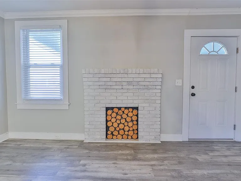 305 Virginia St — Photo 8