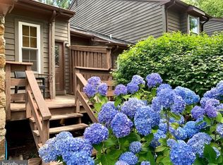 28 E Chicopee Dr, Princeton, NJ 08540