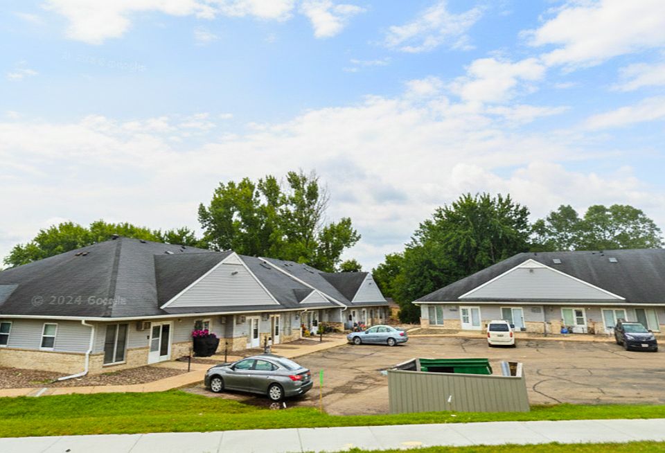 2nd image of 200 Oak St #119