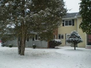 5911 S Rickfield Rd, Jackson, MI 49201