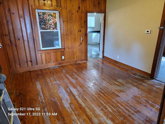 2nd image of 315 W Wood St
