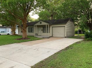 228 Laurel St, Lake Jackson, TX 77566