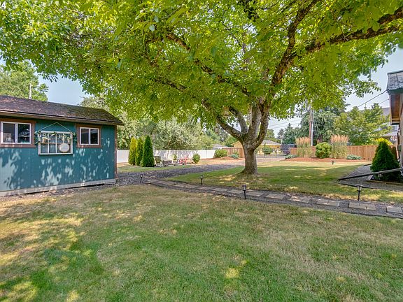 3rd image of 585 SE 66th Ave
