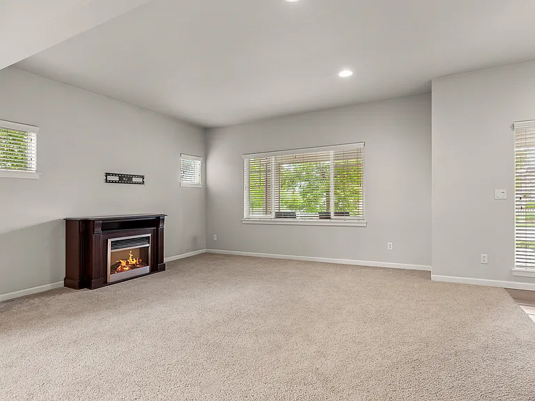 6434 N Descartes Dr — Photo 7