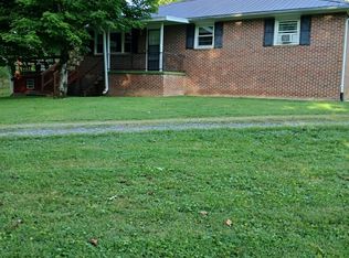 44 Tuttle Rd, Hendersonville, NC 28792