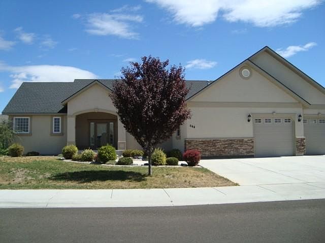 Picture is old, lawn is beautiful today and tree much larger