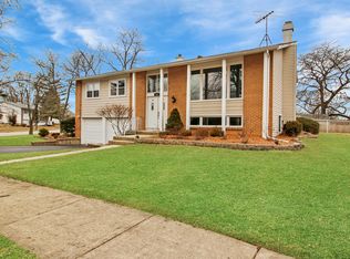 221 Hampshire Ln, Bolingbrook, IL 60440