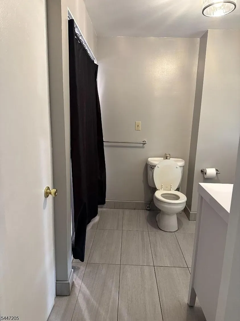 1 bed, 1.0 bath, $1,800 — Photo 3