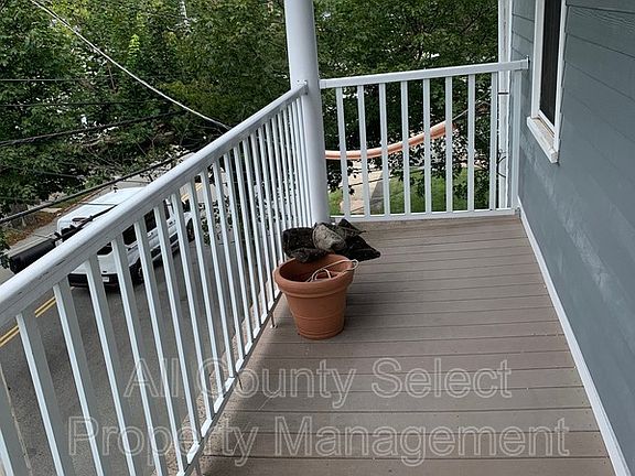 2nd image of 195 Jefferson Ave #1