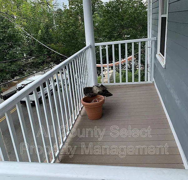 195 Jefferson Ave #1 — Photo 2