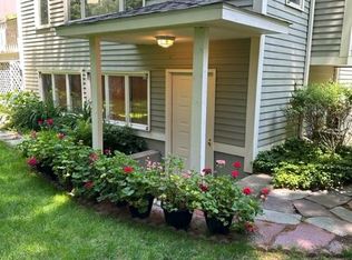 166 Pond Brook Rd #1, Chestnut Hill, MA 02467
