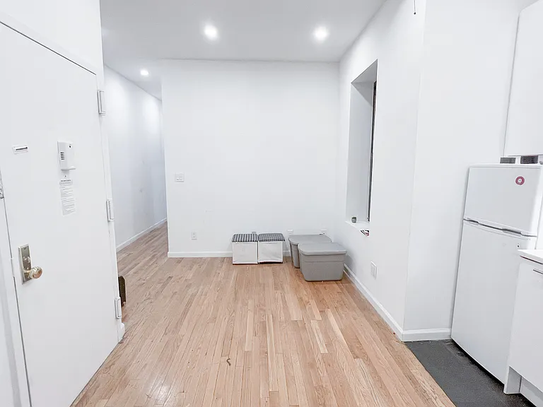 238 E 58th St #6 — Photo 6