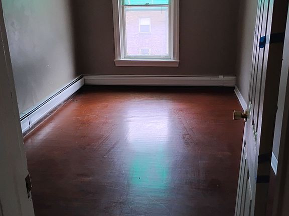 4th image of 723 Centre St #C