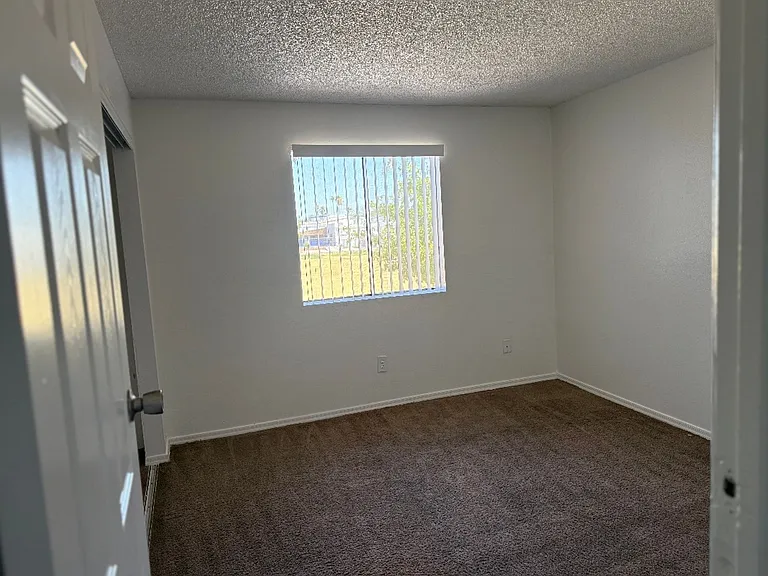 Desert Wind Apartments — Photo 21
