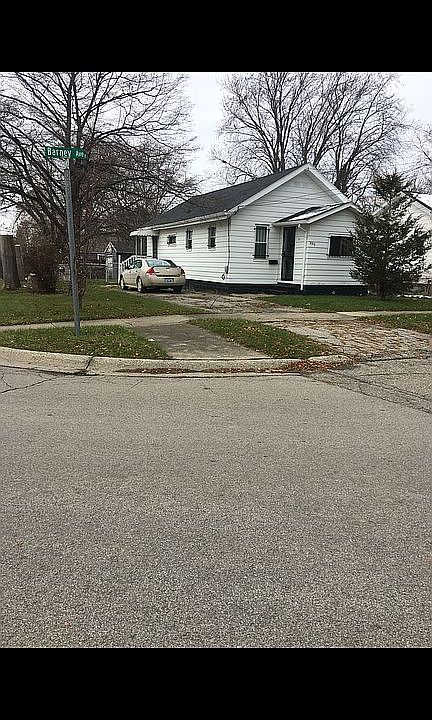 1st image of 996 Barney Ave