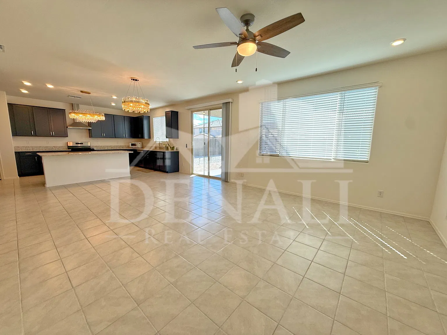 4 bed, 3.0 bath, 2379 sqft, $2,495 — Photo 4