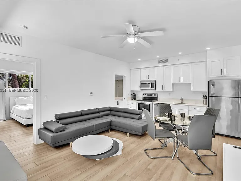 940 Michigan Ave #10 — Photo 19