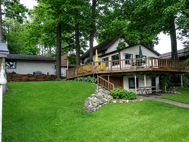 8432 Peninsular Dr — Photo 1