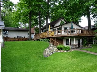 8432 Peninsular Dr, Fenton, MI 48430